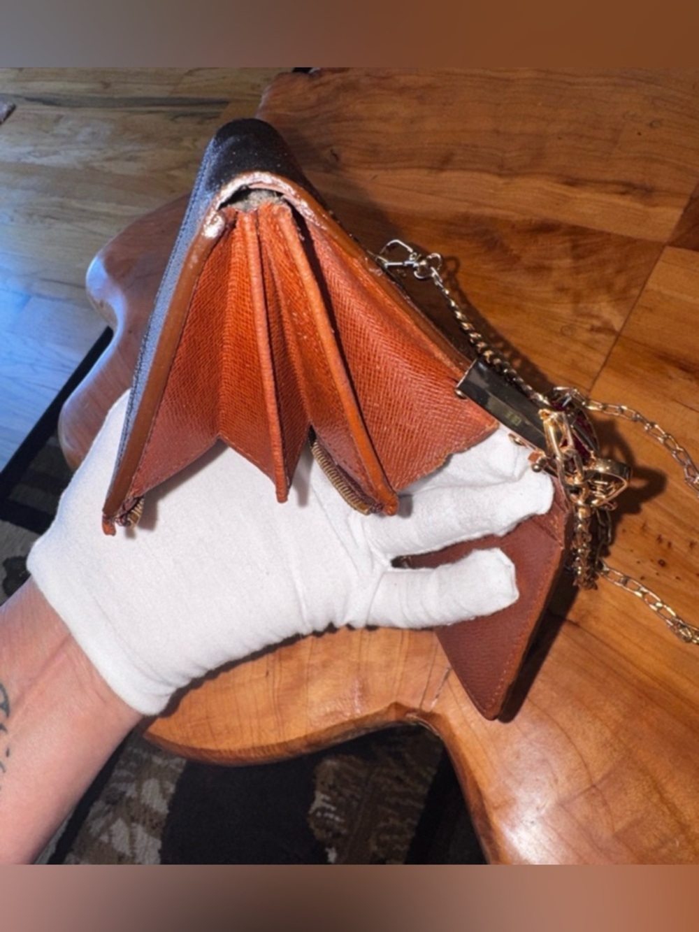 Louis Vuitton
Damier Ebene Porte-Monnaie
Billets
Trésor Wallet repurposed - Picture 11 of 16